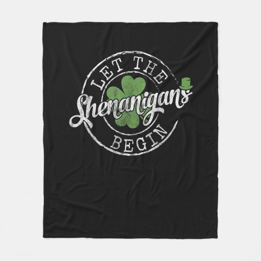 シェナニガンスが聖パトリックおもしろいをクローバー開始する フリースブランケット (正面)