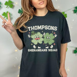 シェナニガンズスクーカスタムドレトロ聖パトリックの日 Tシャツ<br><div class="desc">シェナニガンス分隊レトロカスタムのSt.PatrickのDay Tシャツを紹介しよう。あなたのクルーと一緒にセントパトリックのDayへスタイリッシュのパーソナライズされた祝との手段である。これらのカスタムフェスティバルシャツは男女ともに完璧であり、休日のコーディネートと女性の外観に理想的な選択である。マッチのパーソナライズされたグループシャツとして制作されたこのティーは、文字「シェナニガンス隊」でカスタマイズ可能で、セント・パトリックの日お祝いにユーモアのtouchを加える。レトロなスタイルにアイリッシュクローバーグラフィックが並ぶシャツは、聖パトリックの日のパレードやパーティー、フェスティバルの集まりに最適。あなたは、聖パトリックの日の先生お祝いの一部であれ、祭りに参加する活発なグループであれカスタムば、これらのグループのマッチングのティーユニークは、大事な行事に調整を加えしゃれているる。シェナニガンス祝ズチームとセント・パトリックの日に参加する準備を整えパーソナライズされたて、レトロのセント・パトリックの日Tシャツとスタイルしてカスタム、あなたのアイルランドの精神を示し、あなたのグループと永続的な思い出を作成するためのおもしろいと方法。</div>