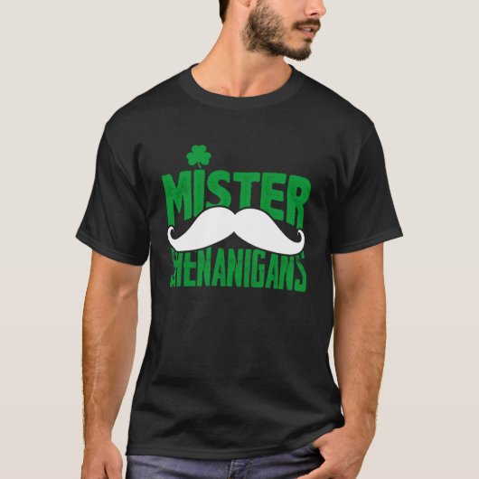 シェナニガン氏がSt patricks・ドリン飲キンを飲む Tシャツ (正面)