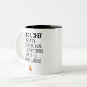 シェフになることは簡単だ自転車を乗り越えるようなものだ ツートーンマグカップ (正面左)