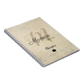 シェフのレシピにスタイリッシュベージュのモノグラム ノートブック (右側)