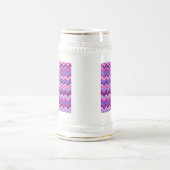 シェブロンのはっきりしたな紫色のピンクの種族の紫色のガーリーなギフト ビールジョッキ (中央)