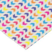 シェブロンのアステカなカラフル テーブルクロス (アングル)