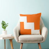 シェブロンのオレンジおよび白 クッション (椅子)