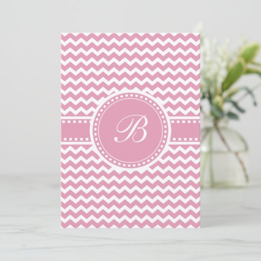 シェブロンのガーリーなピンクのシックなジグザグ形は縞で飾ります 招待状 (スタンド正面)
