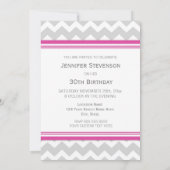 シェブロンのピンクの灰色の第30バースデーパーティ招待状 招待状 (裏面)