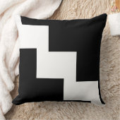 シェブロンの白黒トスの枕 クッション (ブランケット)