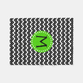 シェブロンの白黒モノグラム フリースブランケット (正面(横))