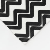 シェブロンの白黒モノグラム フリースブランケット (角)