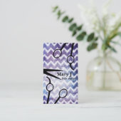 シェブロンの美容師のモダンなグランジなはさみのせん断 予約カード (スタンド正面)