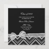 シェブロンデザイン卒業シルバーとブラック 招待状 (正面)