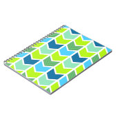 シェブロンモダンな緑および青の幾何学的なパターン ノートブック (左側)