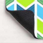 シェブロンモダンな緑および青の幾何学的なパターン マウスパッド (コーナー)