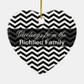 シェブロンモノグラムハート | 白黒赤 セラミックオーナメント (裏面)