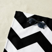 シェブロン白黒大きいパターン ビーチタオル (インサイチュ)