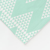 シェブロン真新しい緑の白く幾何学的なパターン フリースブランケット (角)