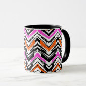 シェブロン黒く、オレンジ、およびピンクの手描きのパターン マグカップ (正面右)