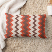 シェブロン・ジグザクデザインナチュラル赤ピンクブラウン ランバークッション (ブランケット)