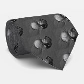 シェルのタイ – 黒 ネクタイ (ロール)