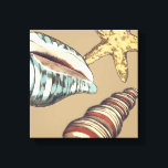 シェルトリオオンカーキ キャンバスプリント<br><div class="desc">ミーガン・メイガーは彼女のアート作品シンプルで知られている。黄色い素晴らしヒトデと青と赤のコンチシェルで海の命を捉えた装飾芸術のイメージ。ザズル素晴らし製品のカーキ色でこのアートプリントを今日取得。</div>