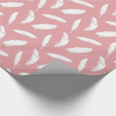 シェルピンクの白い羽のプリント ラッピングペーパー (角)