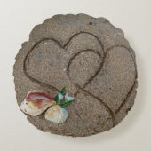 シェル&ビーチカスタムウェディングピロー上の2ハート ラウンドクッション (正面)