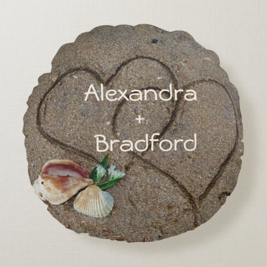 シェル&ビーチカスタムウェディングピロー上の2ハート ラウンドクッション (正面)