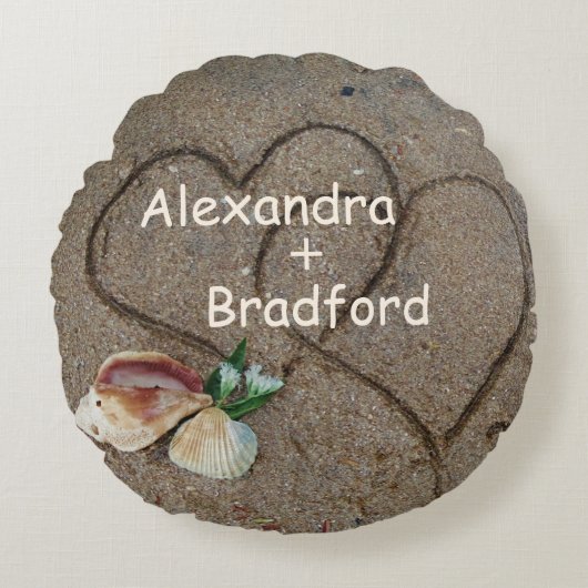 シェル&ビーチカスタムウェディングピロー上の2ハート ラウンドクッション (正面)