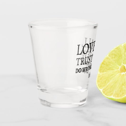 シェークスピア引用文 – 愛、信頼、間違い私 ショットグラス (左)