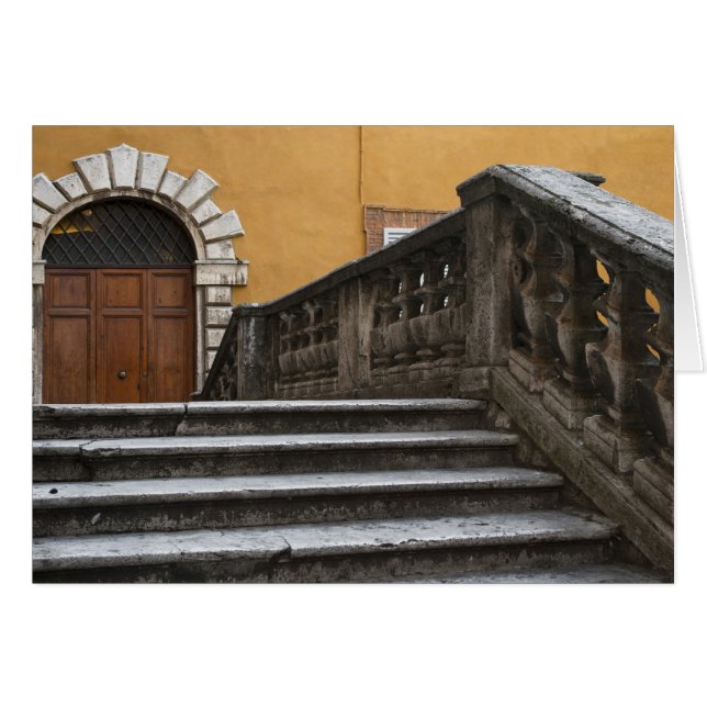 シエナ、トスカーナ、イタリア-低角度ビュー (正面横)