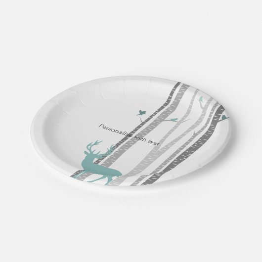 シカおよび鳥のパーティーのプレートが付いている白い樺の木 ペーパープレート (アングル)