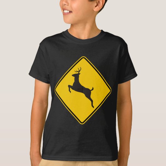 シカの交差のハイウェーの印 Tシャツ (正面)
