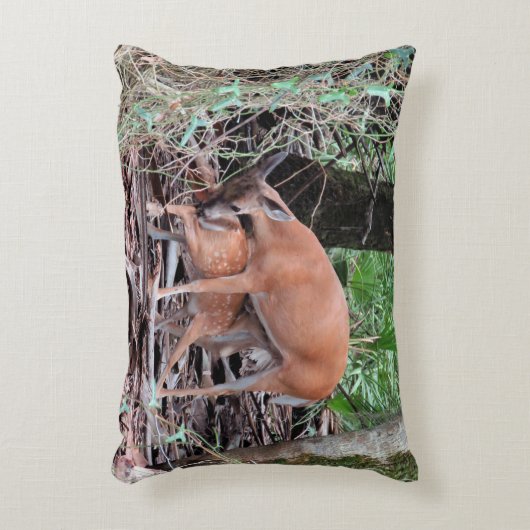 シカの食べ物を与え子冠の枕 アクセントクッション (正面(垂直))