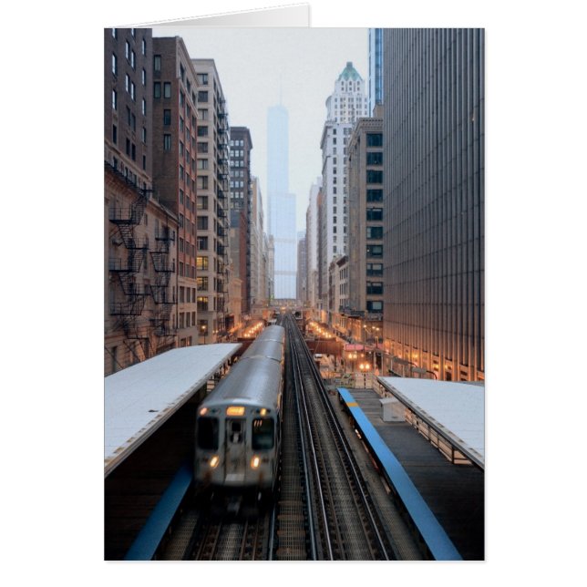 シカゴのダウンタウンにあるウェイバシュ上空の高架鉄道 (正面)