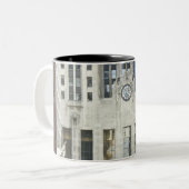 「シカゴの商工会議所、シカゴ、イリノイ ツートーンマグカップ (正面左)