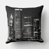 シカゴの有名な都市景観の夜眺め クッション (裏面)