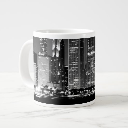 シカゴの有名な都市景観の夜眺め ジャンボコーヒーマグカップ (正面左)