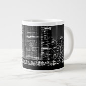 シカゴの有名な都市景観の夜眺め ジャンボコーヒーマグカップ (正面右)