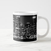 シカゴの有名な都市景観の夜眺め ジャンボコーヒーマグカップ (右)