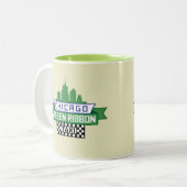 シカゴグリーンリボンタキシロゴ – ファンアート ツートーンマグカップ (正面左)