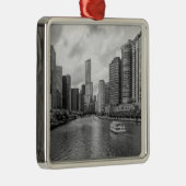 シカゴリバーアンドトランプタワーグレースケール メタルオーナメント (右)