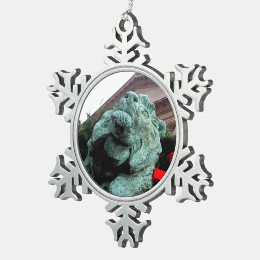 シカゴ芸術研究所の南ライオン スノーフレークピューターオーナメント (右)