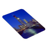 シカゴ、イリノイ、スカイラインと夜 マグネット (右側)