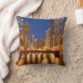 シカゴ、イリノイ、スカイライン、シカゴ川 クッション (ブランケット)