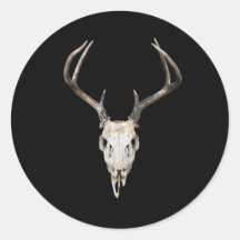 シカスカルアントラーオンブラックバックグラウンド