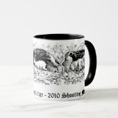 シカ及び雄豚が付いている旧式のハンターのマグ マグカップ (正面右)