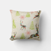 シカ、常緑の木および雪片の装飾用クッション クッション (正面)