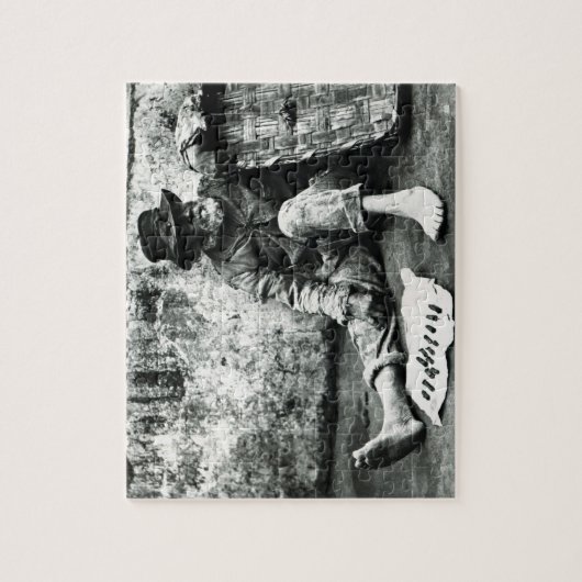 シガー終りの販売人、c 1865年(b/wの写真) ジグソーパズル (縦)