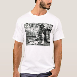 シガー終りの販売人、c 1865年(b/wの写真) tシャツ