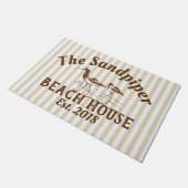 シギの鳥及びストライプなビーチハウスのニュートラル ドアマット (アングル)